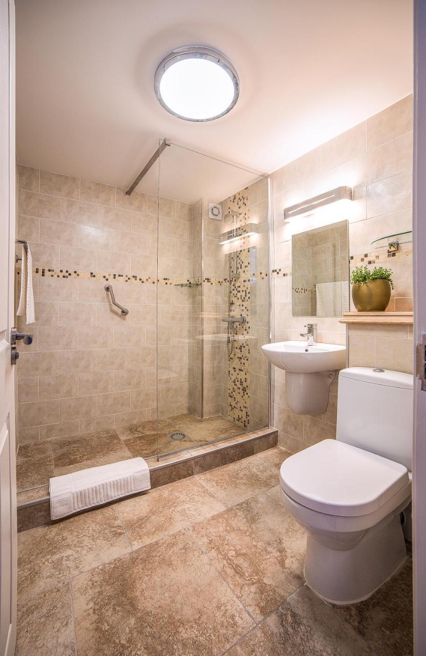 Siret The Frontier Hotel מראה חיצוני תמונה