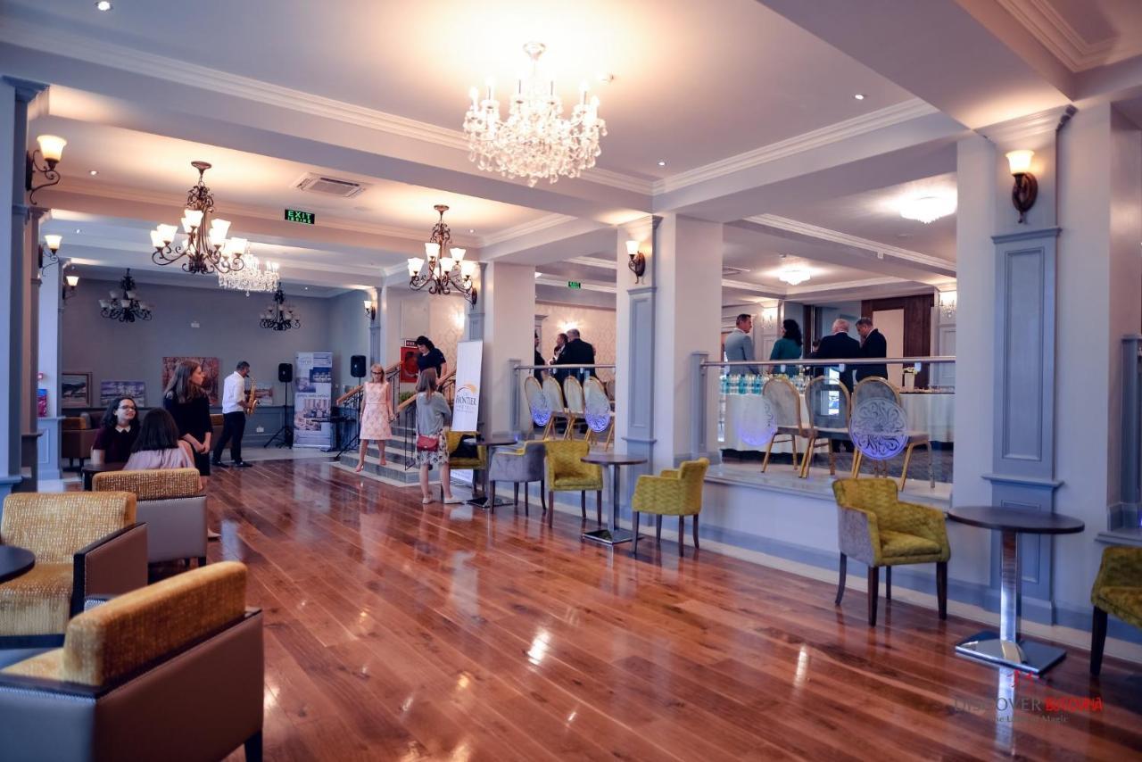 Siret The Frontier Hotel מראה חיצוני תמונה