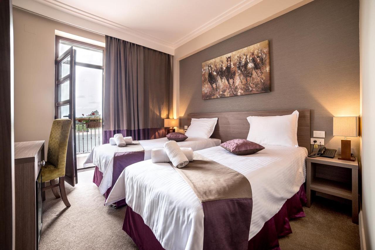 Siret The Frontier Hotel מראה חיצוני תמונה