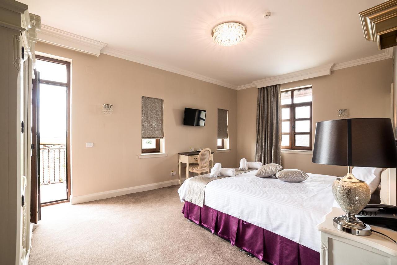 Siret The Frontier Hotel מראה חיצוני תמונה