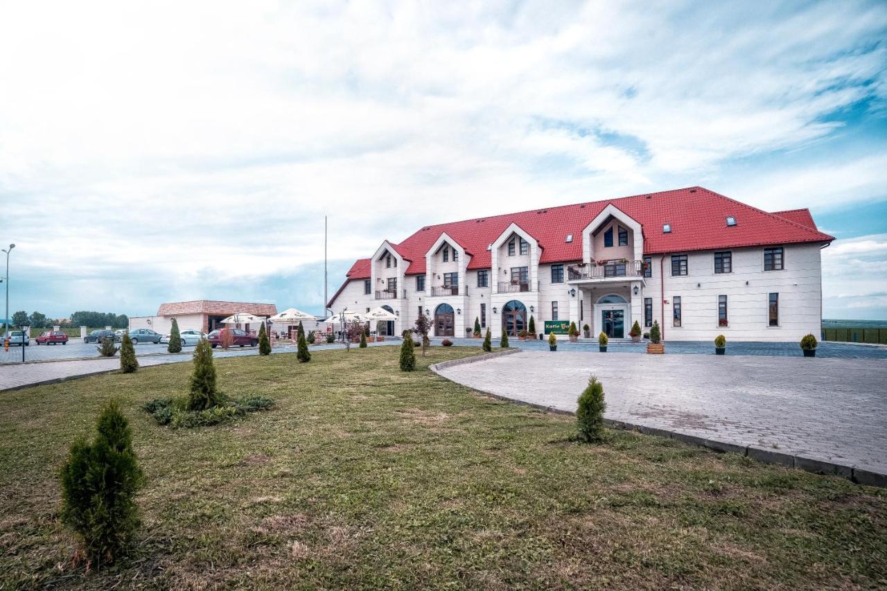Siret The Frontier Hotel מראה חיצוני תמונה