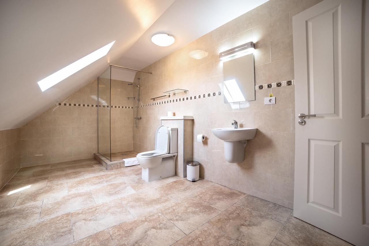 Siret The Frontier Hotel מראה חיצוני תמונה